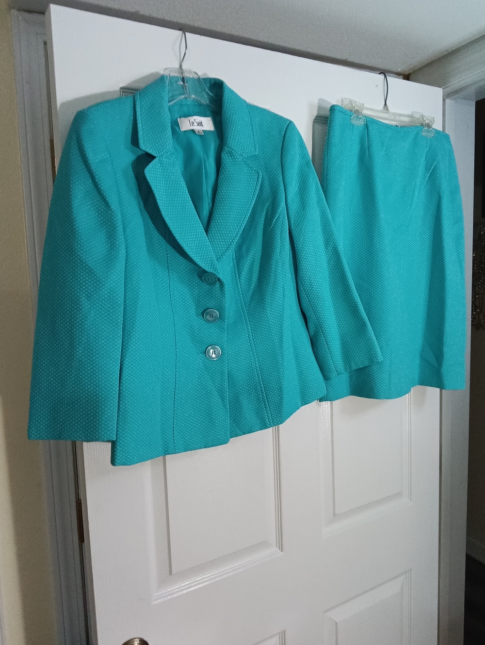 Le Suit Teal Textured Two-Piece Skirt Suit